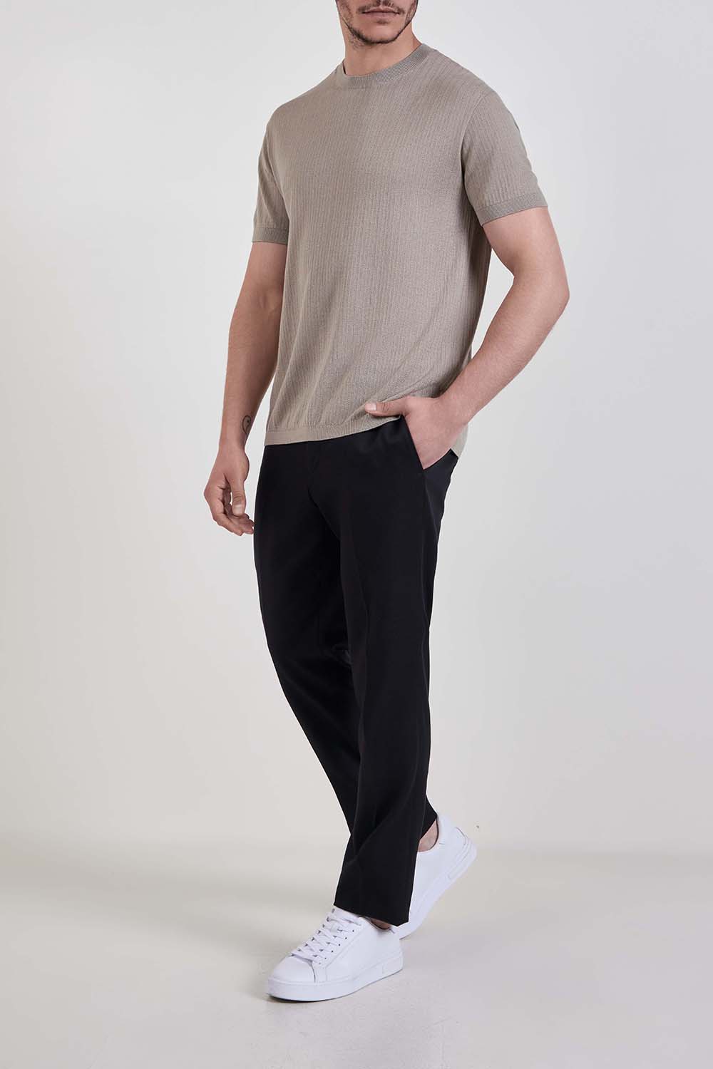 חולצת טי בגזרת סלים